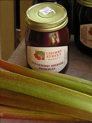 Rheum rhabarbarum 'Victoria' Rhubarb from Moose Crossing Garden Center